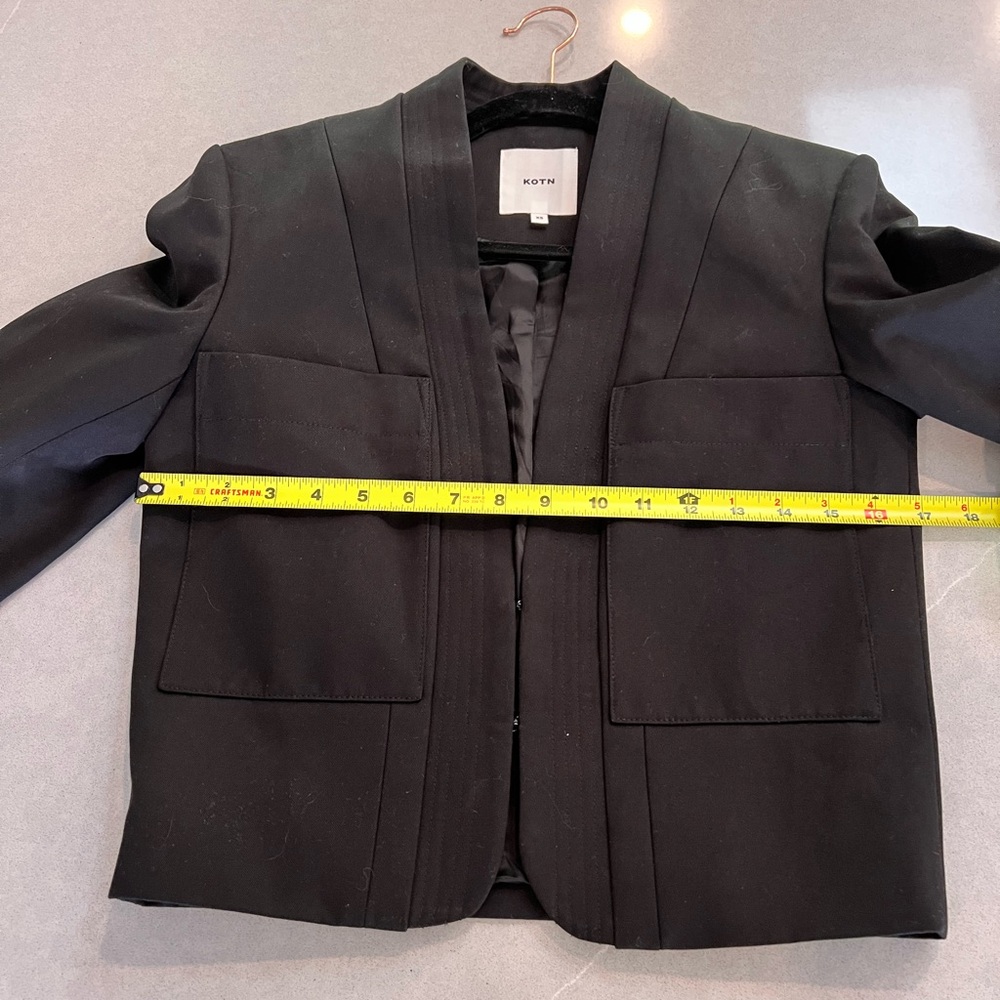KOTN Women's Short-Waisted blazer in Black XS - Picture 6 of 10